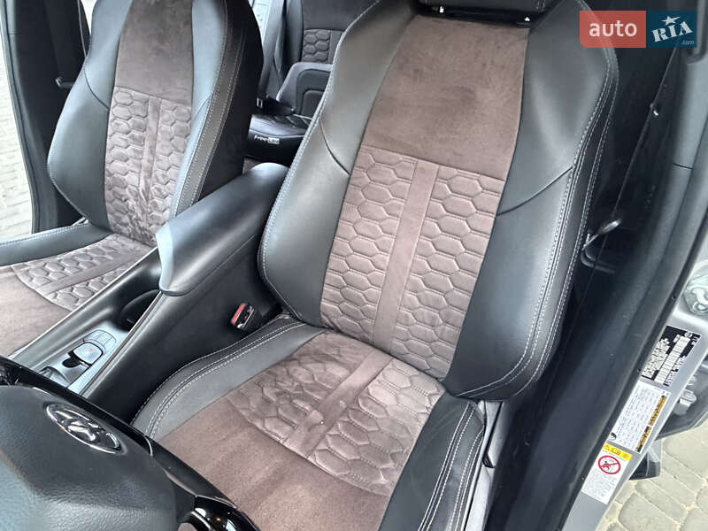 Позашляховик / Кросовер Toyota C-HR 2017 в Житомирі