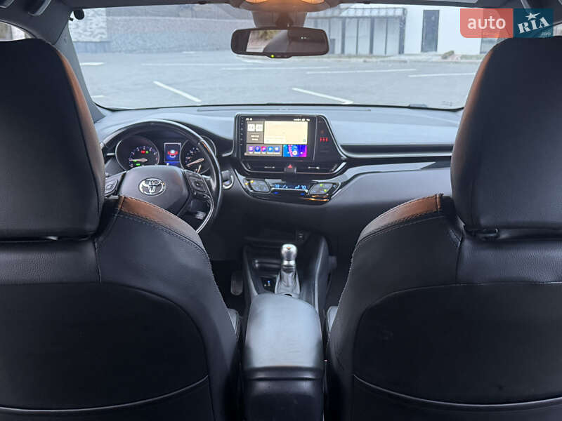 Позашляховик / Кросовер Toyota C-HR 2017 в Житомирі