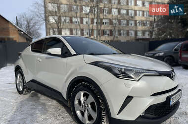 Позашляховик / Кросовер Toyota C-HR 2017 в Вінниці