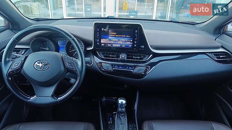 Внедорожник / Кроссовер Toyota C-HR 2017 в Киеве