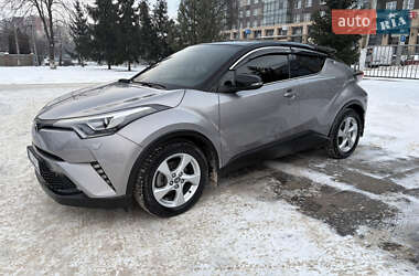 Внедорожник / Кроссовер Toyota C-HR 2016 в Черновцах