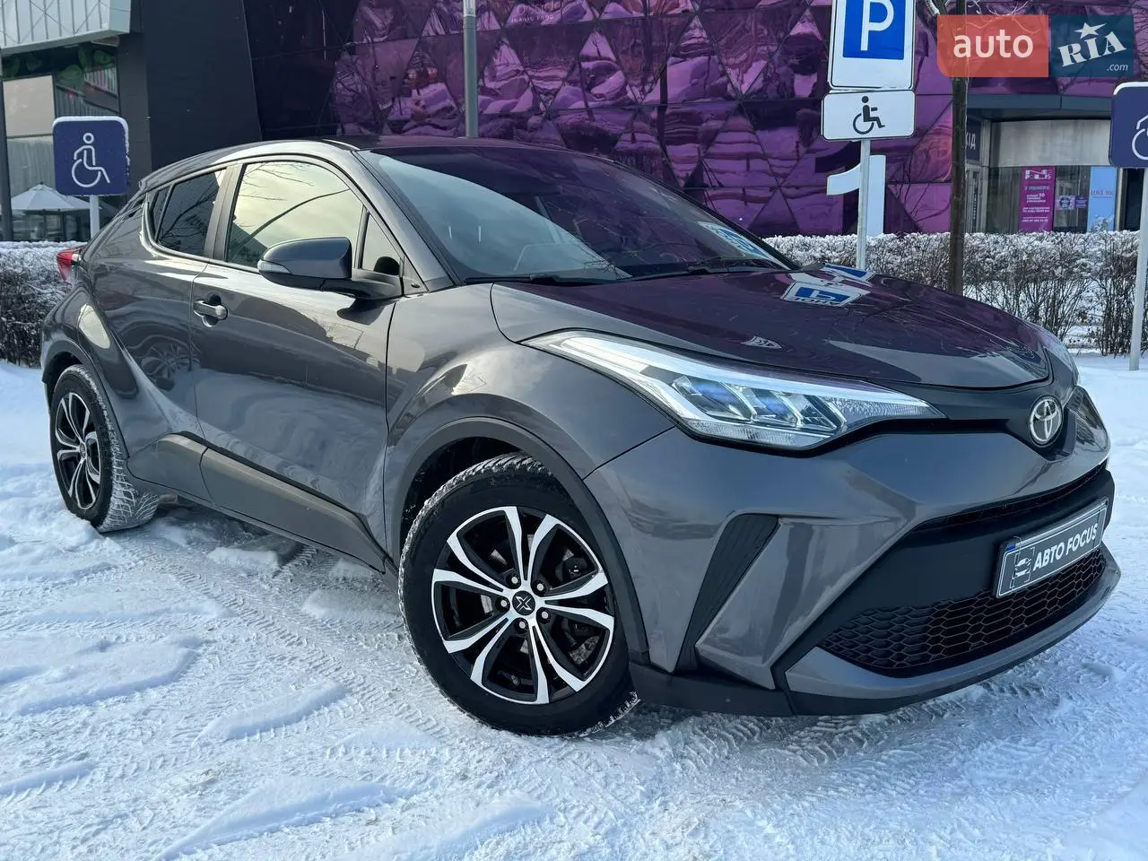 ДОСТУПНО В ЛІЗИНГ ТА КРЕДИТ (самі найкращі умови на ринку) 

В продажі Toyota C-HR 2019 року випуску. 
Автомобіль продається від власника.
Переоформлення будь-якого типу.
Можлива додаткова перевірка на СТО. 
Запрошуємо Вас на огляд і тест-драйв!

Гарна комплектація:

• Лінзована оптика
• LED ходові вогні
• Датчики світла та дощу
• Тканинний  салон
• 2-х зонний клімат-контроль
• Кнопка та система Start/Stop
• Мультимедійне кермо  
• Великий монітор мультимедіа
• Круїз-контроль
• Ел.привід дзеркал зі складанням, підігрівом
• Камера заднього виду
• Ел.ручник
• Bluetooth

Зателефонуйте нам, або напишіть у чаті AutoRia, Viber або Telegram і ми розповімо про авто детальніше. 

Ми пропонуємо:
• Кредит
• Лізинг
• Trade-in
• Автовикуп
• Розрахунок криптовалютою
• Безготівковий розрахунок
• Пригон (Європа, США)
• Підбір авто
• Допомога в продажі
• Доставка по Україні
• Допомога в переоформленні
• Підготовка до продажу 

Можливий обмін на Ваше авто, просто напишіть нам в чат.
Працюємо без перерв та вихідних.

Автосалон AвтоFocus
(м.Київ, Кільцева дорога, 1, ТРЦ “Respublika Park”)