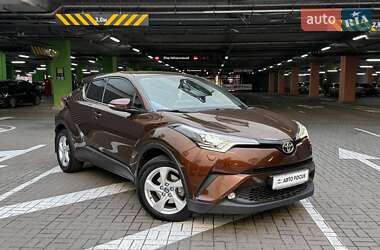 Внедорожник / Кроссовер Toyota C-HR 2017 в Киеве