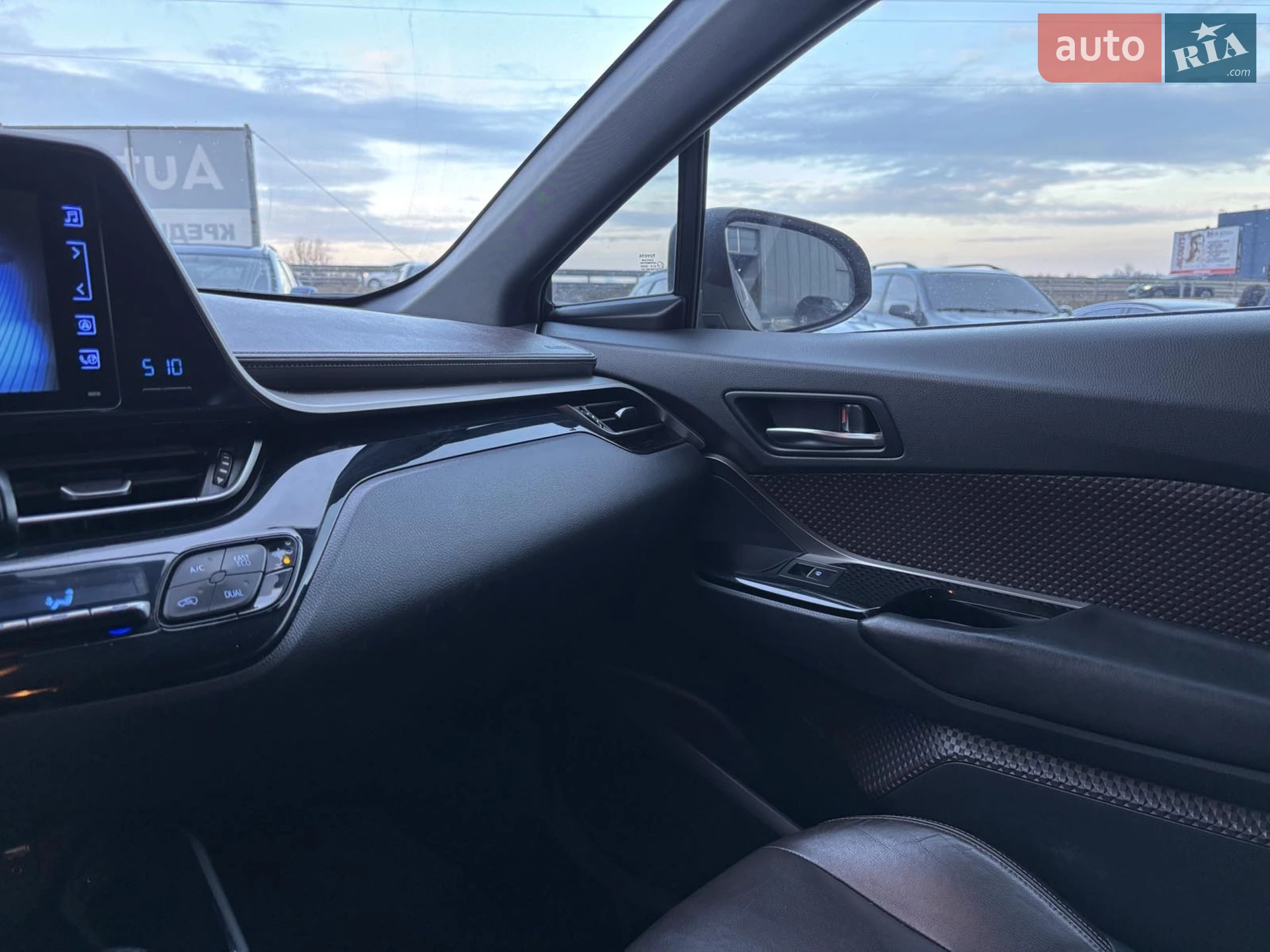2016 Toyota C-HR - мініатюра 31