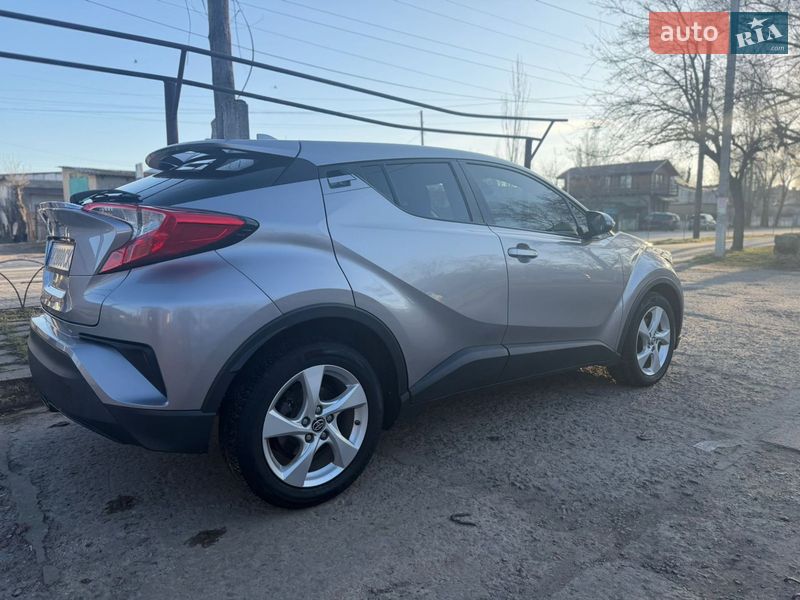 Внедорожник / Кроссовер Toyota C-HR 2018 в Белгороде-Днестровском