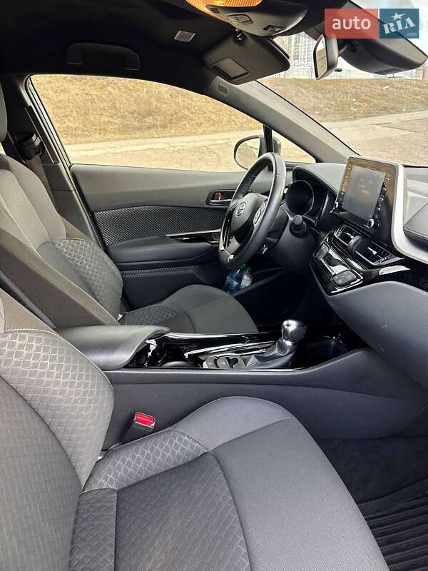 Внедорожник / Кроссовер Toyota C-HR 2021 в Киеве