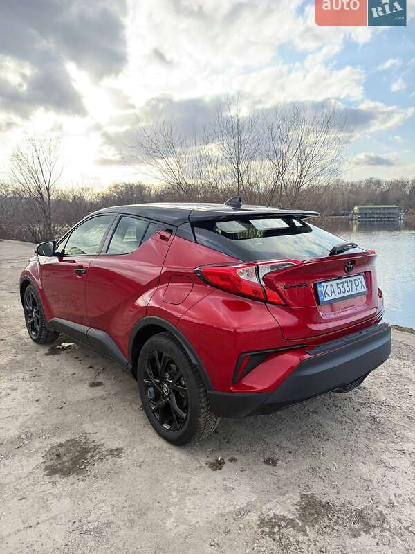 Внедорожник / Кроссовер Toyota C-HR 2021 в Киеве