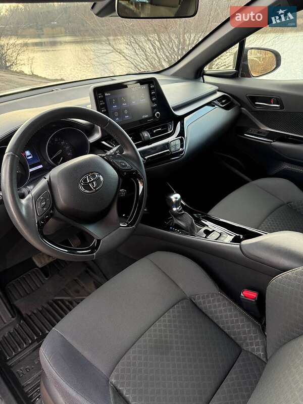Внедорожник / Кроссовер Toyota C-HR 2021 в Киеве
