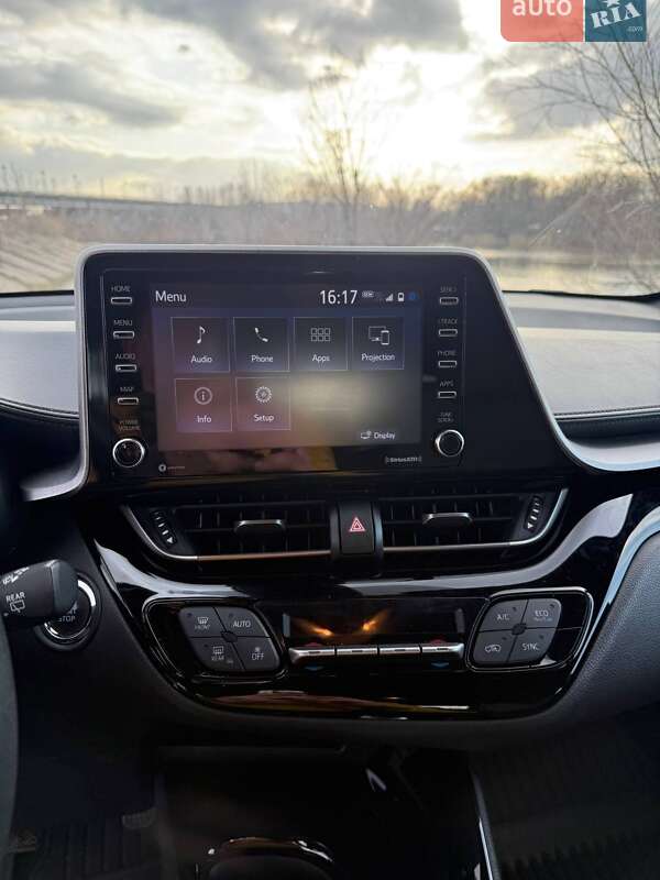 Внедорожник / Кроссовер Toyota C-HR 2021 в Киеве