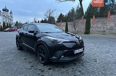 Позашляховик / Кросовер Toyota C-HR 2017 в Києві