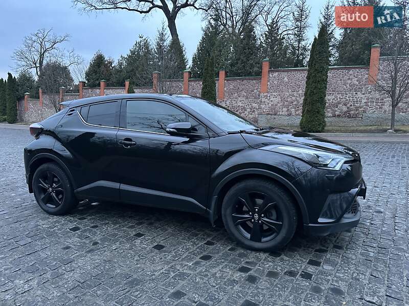 Позашляховик / Кросовер Toyota C-HR 2017 в Києві