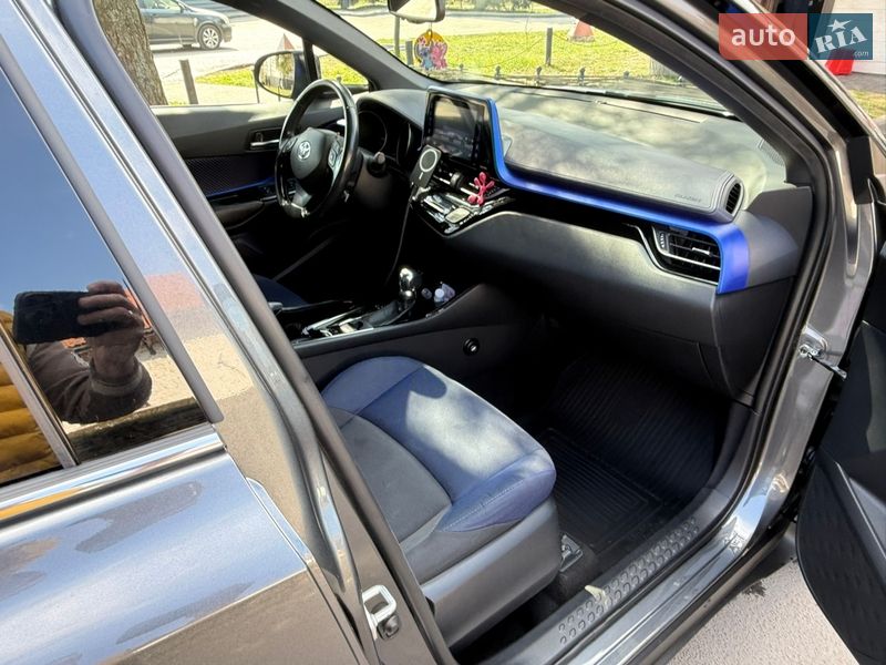 Внедорожник / Кроссовер Toyota C-HR 2018 в Ивано-Франковске