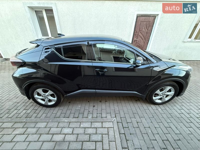 Внедорожник / Кроссовер Toyota C-HR 2017 в Киеве