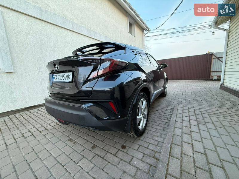 Внедорожник / Кроссовер Toyota C-HR 2017 в Киеве