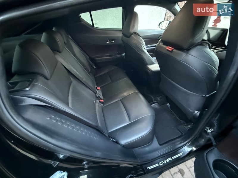 Внедорожник / Кроссовер Toyota C-HR 2017 в Киеве