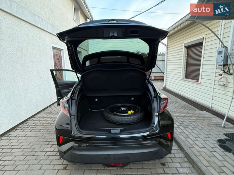 Внедорожник / Кроссовер Toyota C-HR 2017 в Киеве