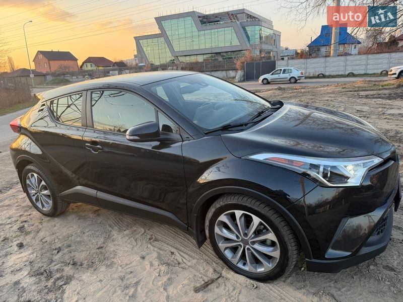 Внедорожник / Кроссовер Toyota C-HR 2018 в Киеве