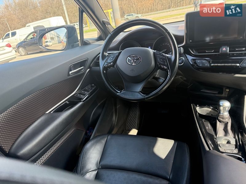 Внедорожник / Кроссовер Toyota C-HR 2018 в Днепре