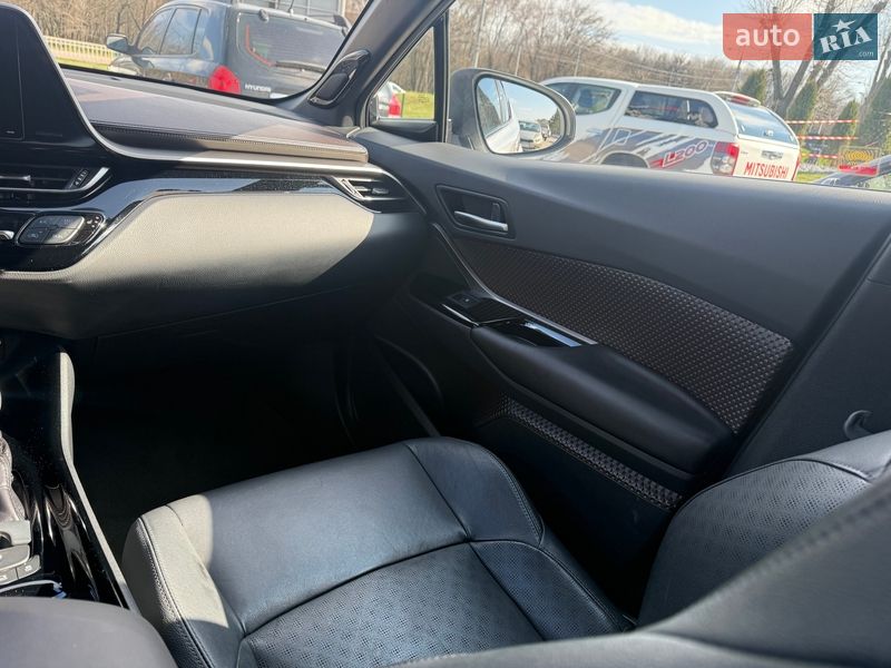 Внедорожник / Кроссовер Toyota C-HR 2018 в Днепре