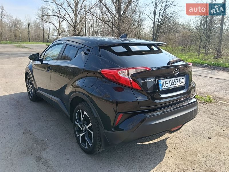 Внедорожник / Кроссовер Toyota C-HR 2017 в Кривом Роге