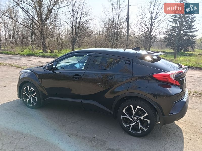 Внедорожник / Кроссовер Toyota C-HR 2017 в Кривом Роге