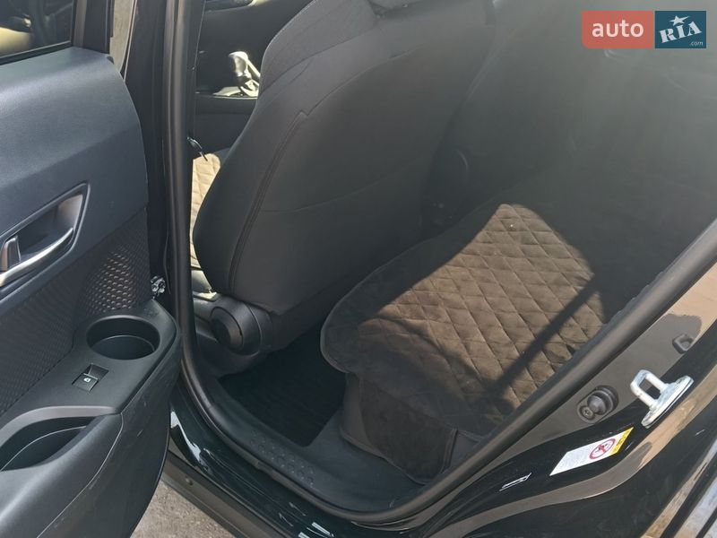 Внедорожник / Кроссовер Toyota C-HR 2017 в Кривом Роге