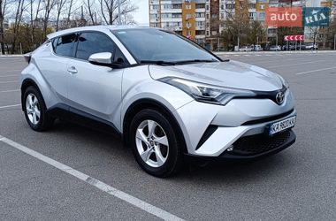 Позашляховик / Кросовер Toyota C-HR 2016 в Києві
