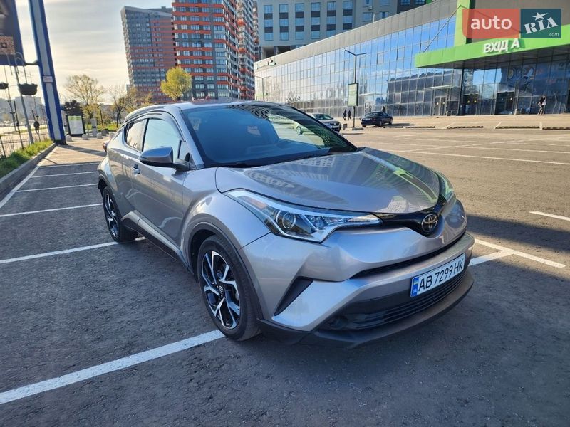 Позашляховик / Кросовер Toyota C-HR 2018 в Києві