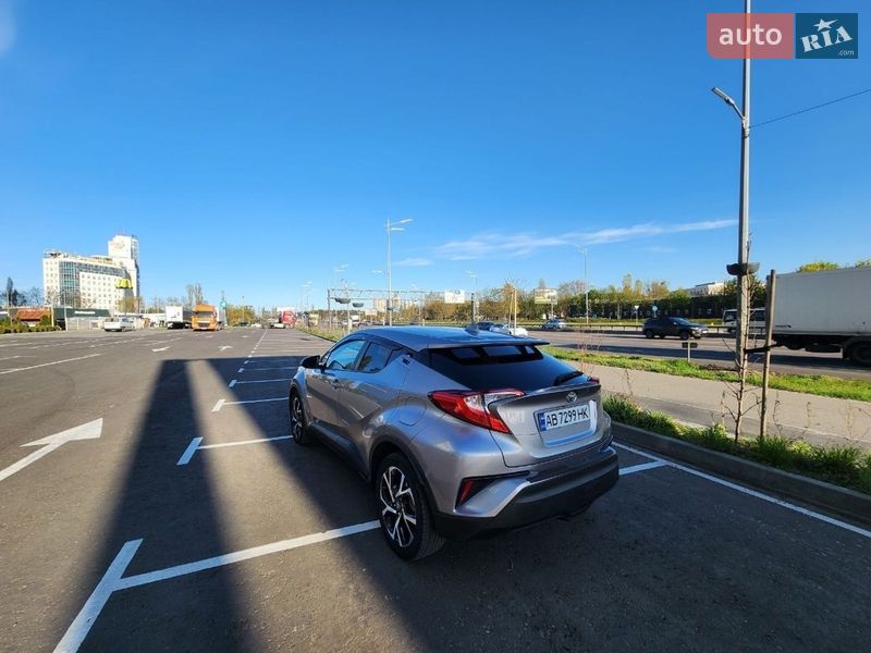 Позашляховик / Кросовер Toyota C-HR 2018 в Києві
