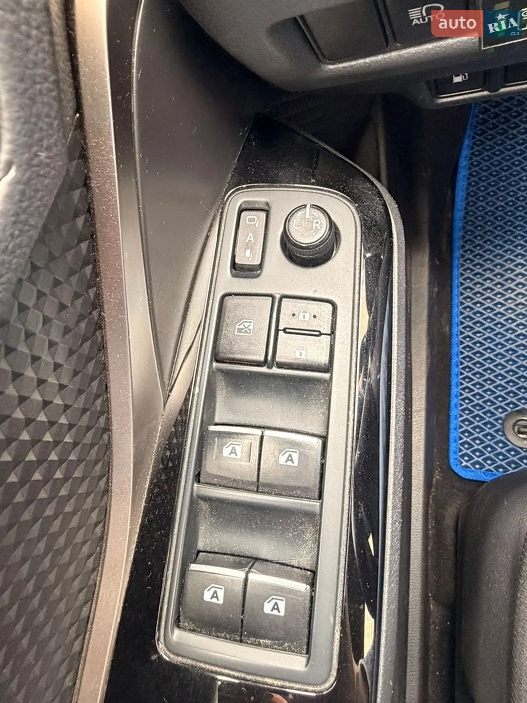 2019 Toyota C-HR - мініатюра 44