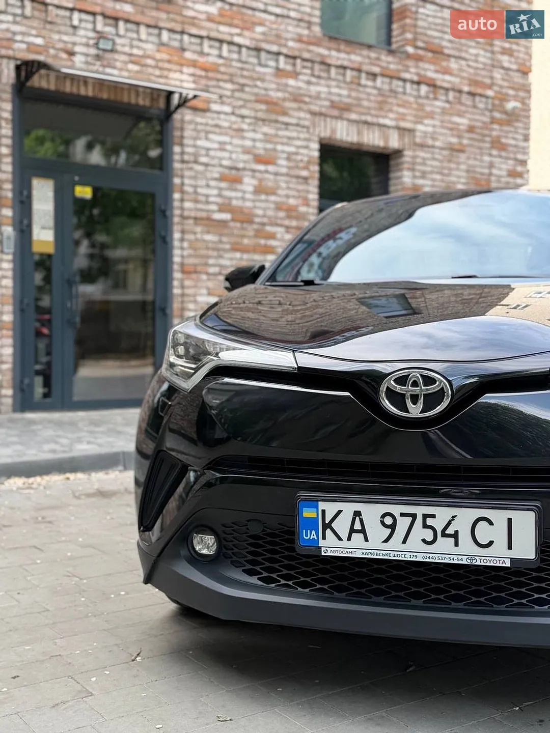 2017 Toyota C-HR - мініатюра 2