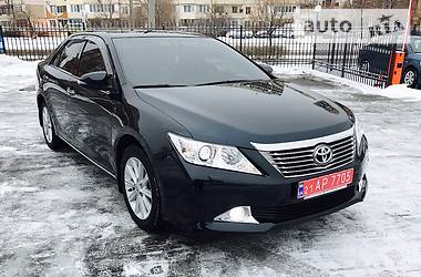 Седан Toyota Camry 2013 в Киеве