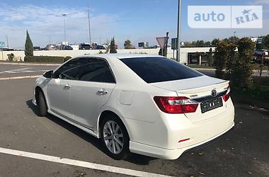 Седан Toyota Camry 2014 в Киеве