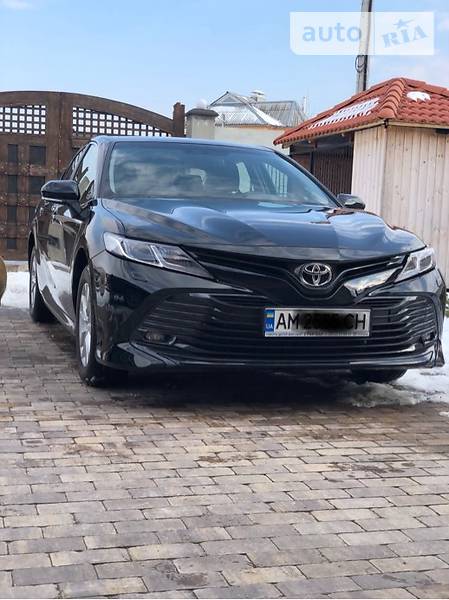 Седан Toyota Camry 2018 в Житомире