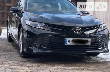 Седан Toyota Camry 2018 в Житомире