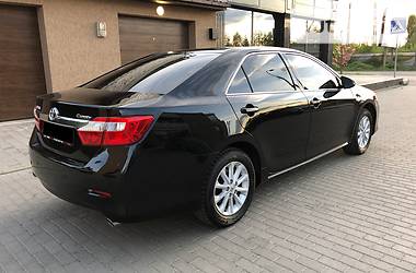 Седан Toyota Camry 2013 в Ужгороде