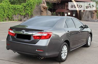 Седан Toyota Camry 2012 в Дніпрі