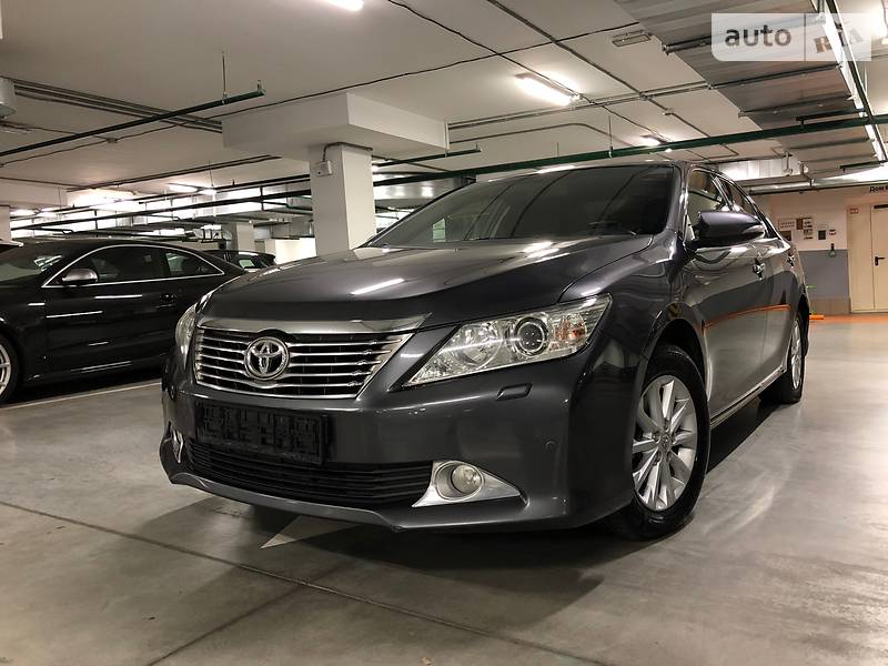 Седан Toyota Camry 2013 в Киеве