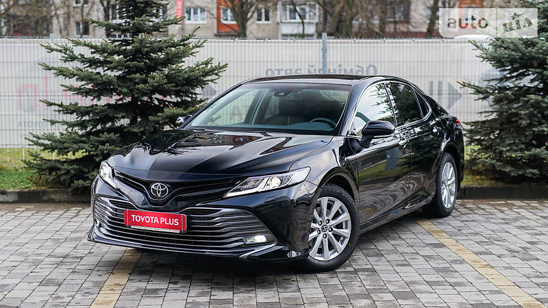 Седан Toyota Camry 2017 в Львові