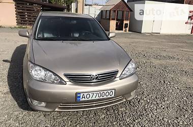 Седан Toyota Camry 2004 в Ужгороде