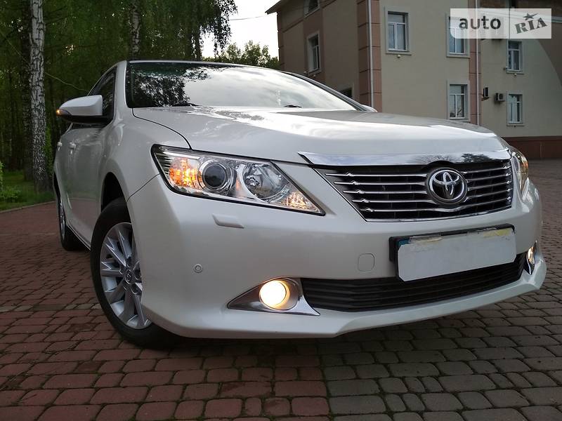 Седан Toyota Camry 2013 в Виннице