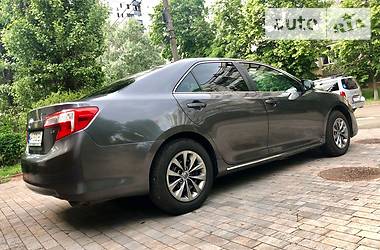 Седан Toyota Camry 2014 в Киеве