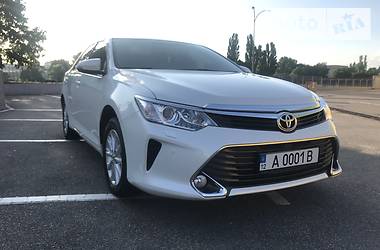 Седан Toyota Camry 2015 в Кропивницком