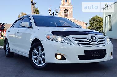 Седан Toyota Camry 2011 в Каменском