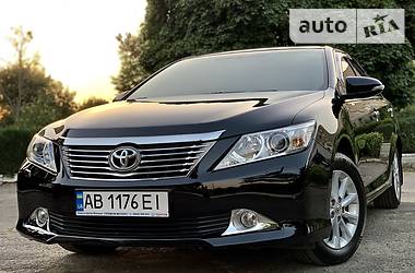 Седан Toyota Camry 2012 в Киеве