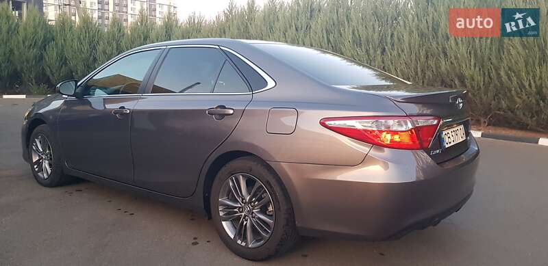 Седан Toyota Camry 2016 в Киеве