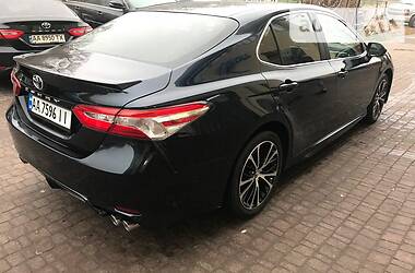 Седан Toyota Camry 2018 в 