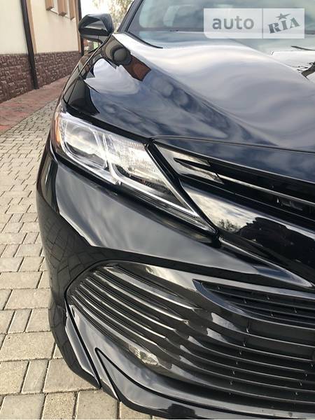 Седан Toyota Camry 2018 в Львові