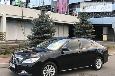 Седан Toyota Camry 2013 в Киеве