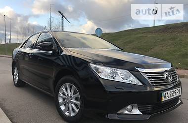 Седан Toyota Camry 2013 в Киеве